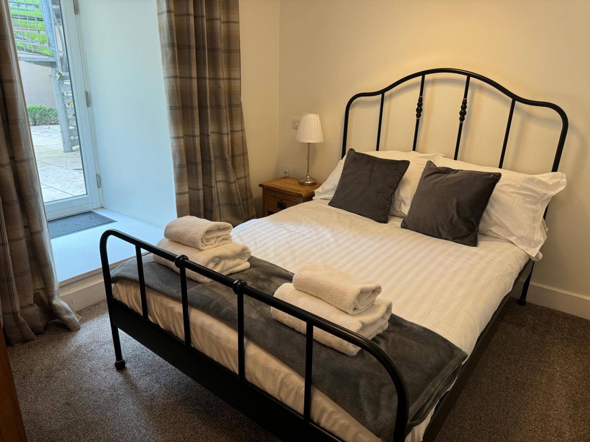 Old School Apartments Highland Club Fort Augustus Bagian luar foto