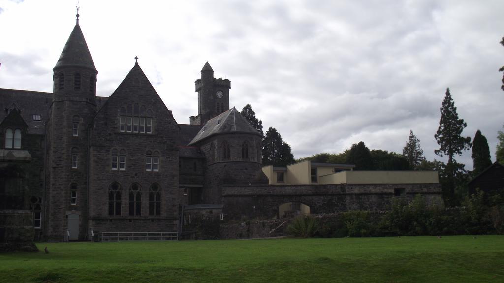 Old School Apartments Highland Club Fort Augustus Bagian luar foto